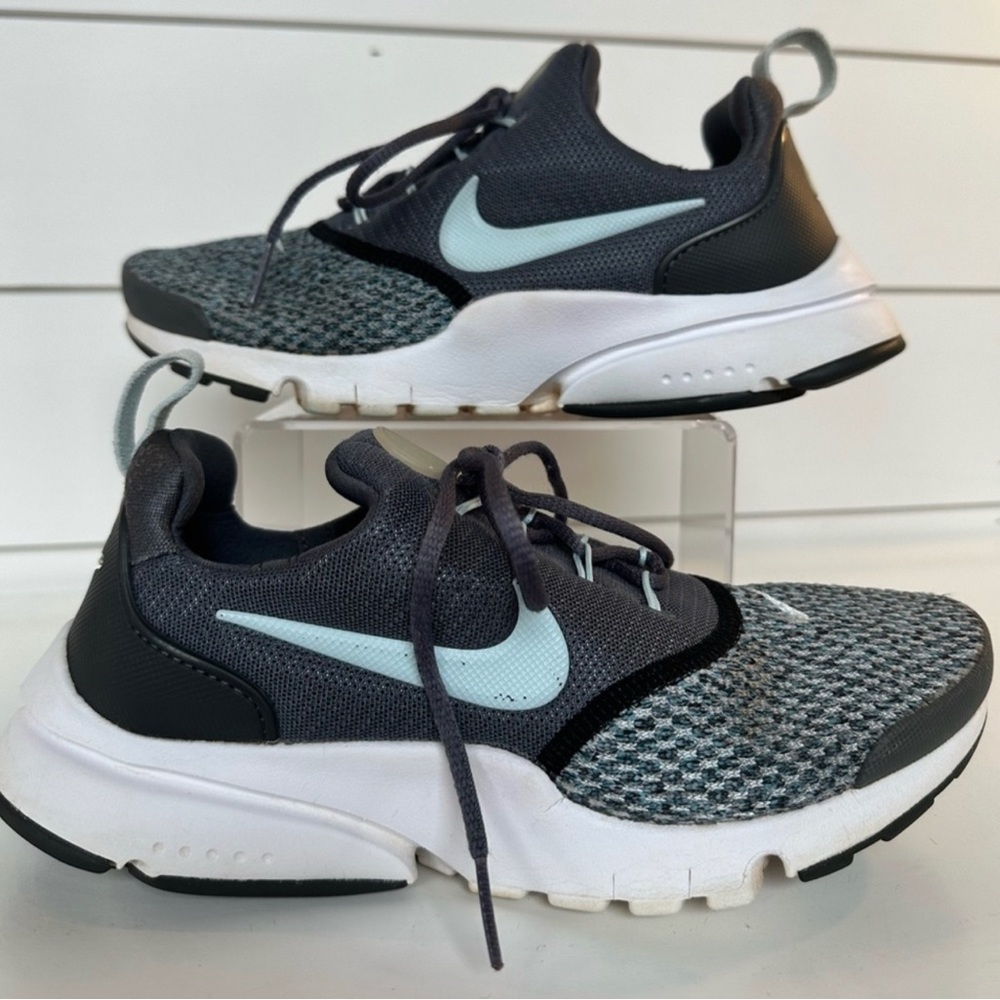 Nike Girls Presto Fly Size 4 Sneakers